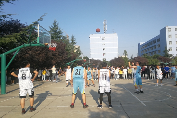 2.体育文化节赛场风采.jpg 2.体育文化节赛场风采.jpg